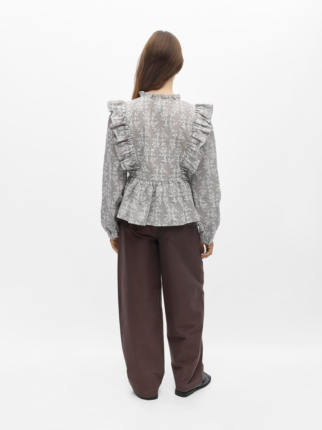 model_shot-back